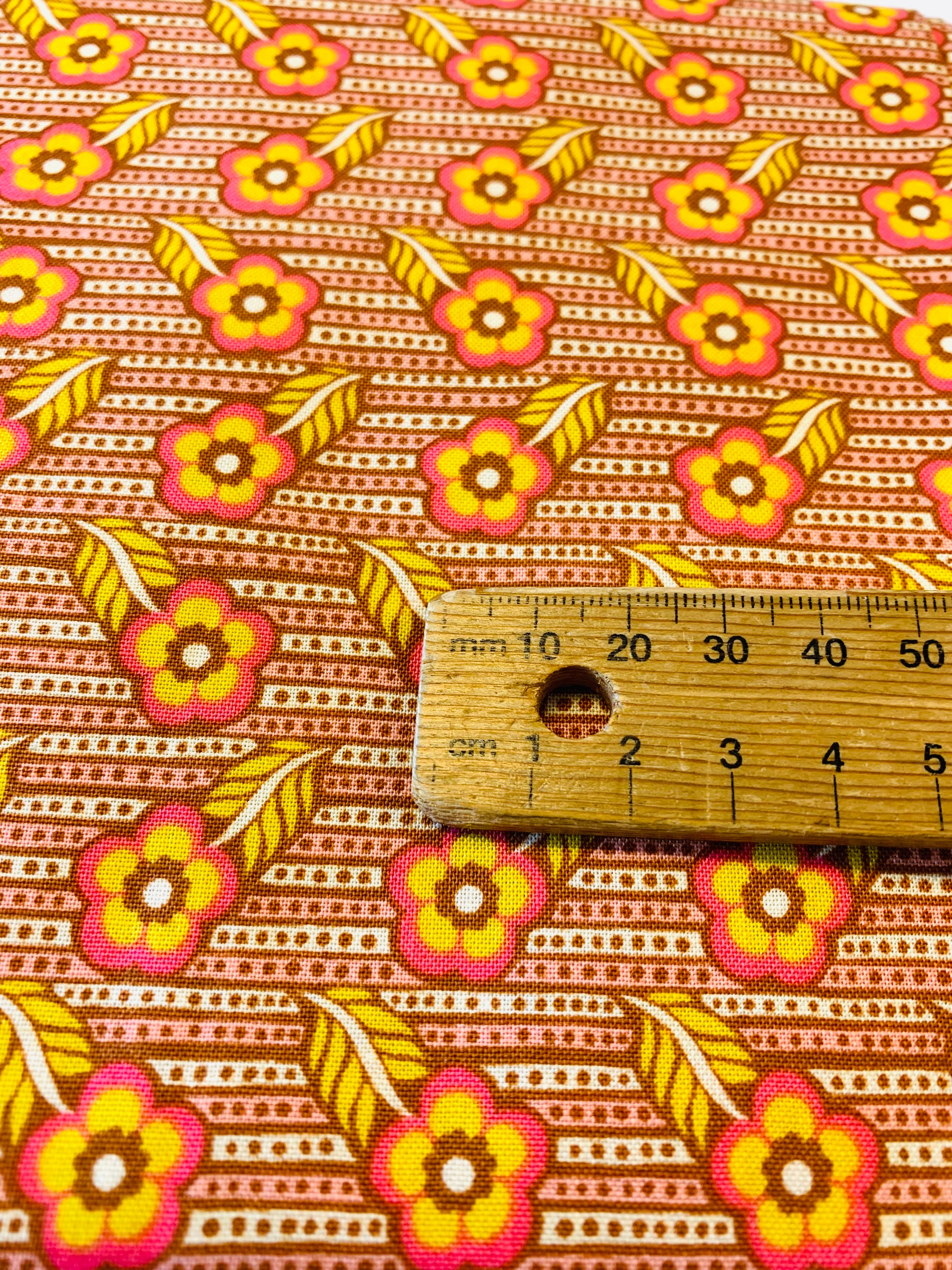 Anna Maria Horner Shooting Star/ Woodcarving in Caramel