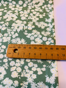 AGF A YEAR IN PETALS/ Smoky Blossoms in Green