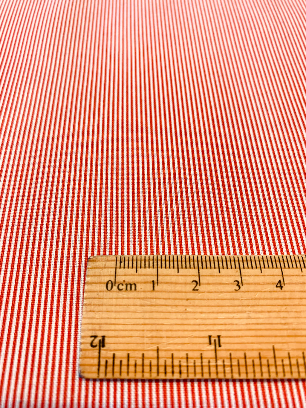 Makower/ Micro Stripe in Red