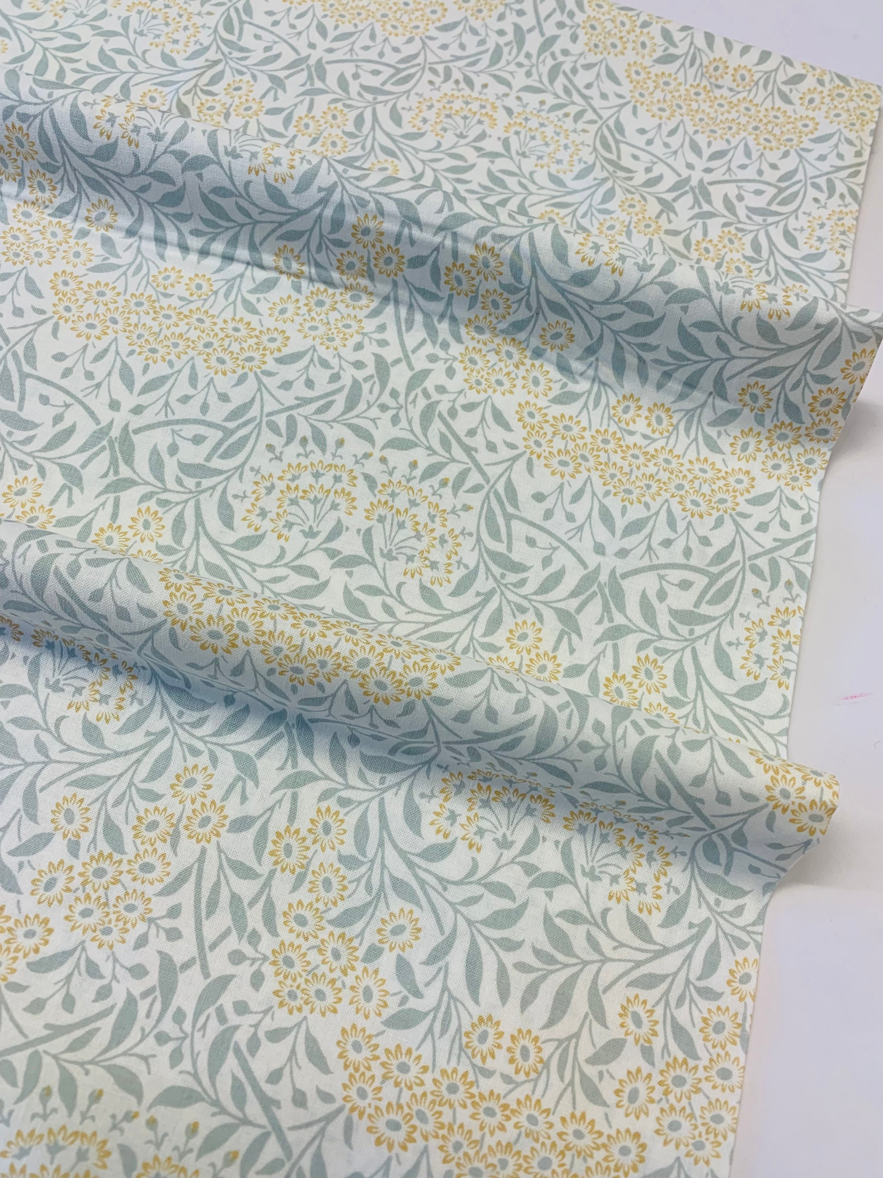 Morris & Co/ Michaelmas Daisy in Ivory