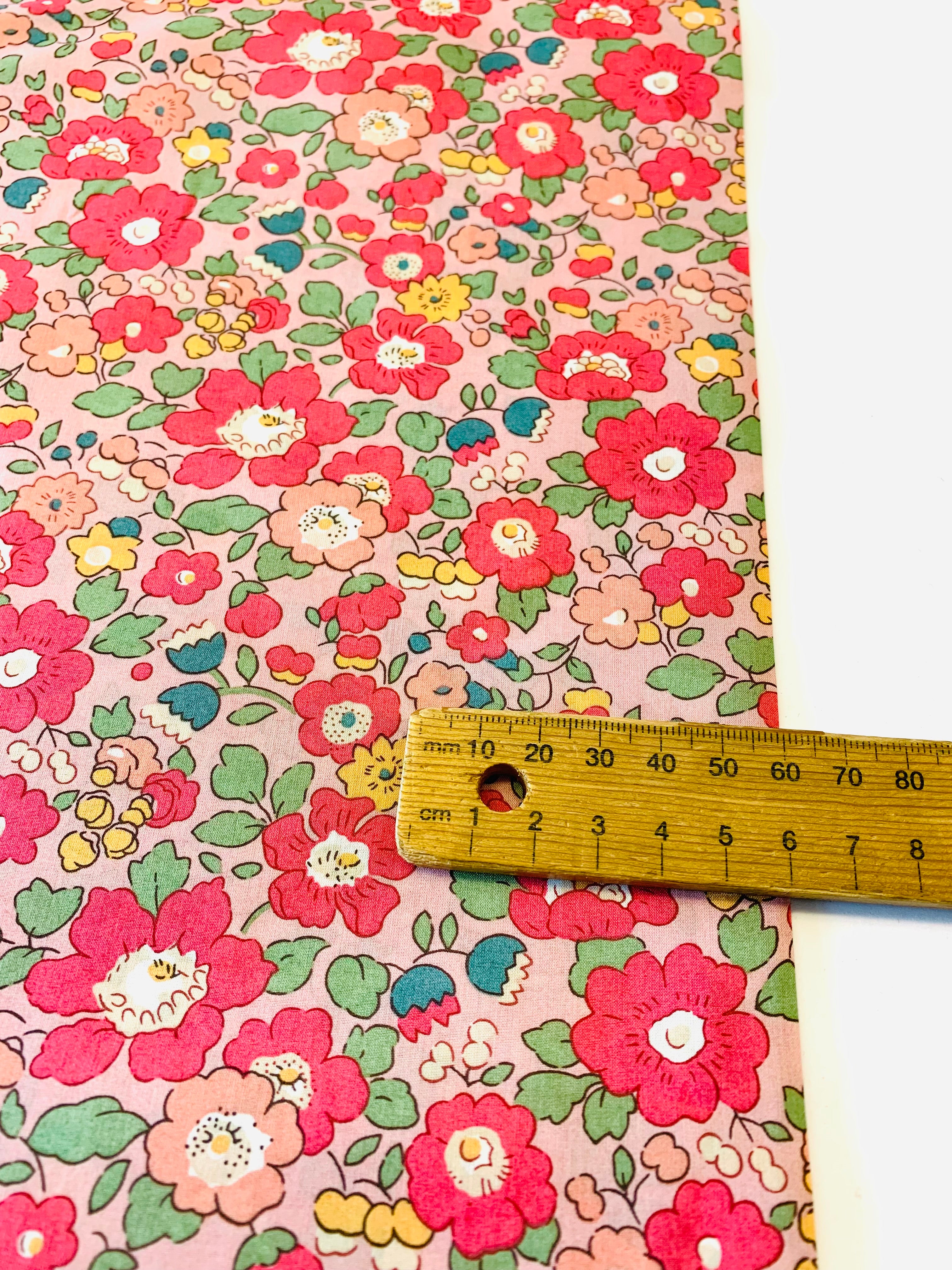 Liberty Fabrics Classic 24/ Betsy Meadow B