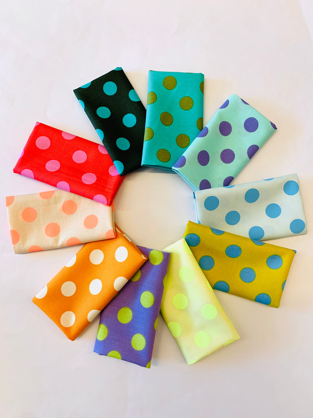 POM POMS Fat 1/8th bundle