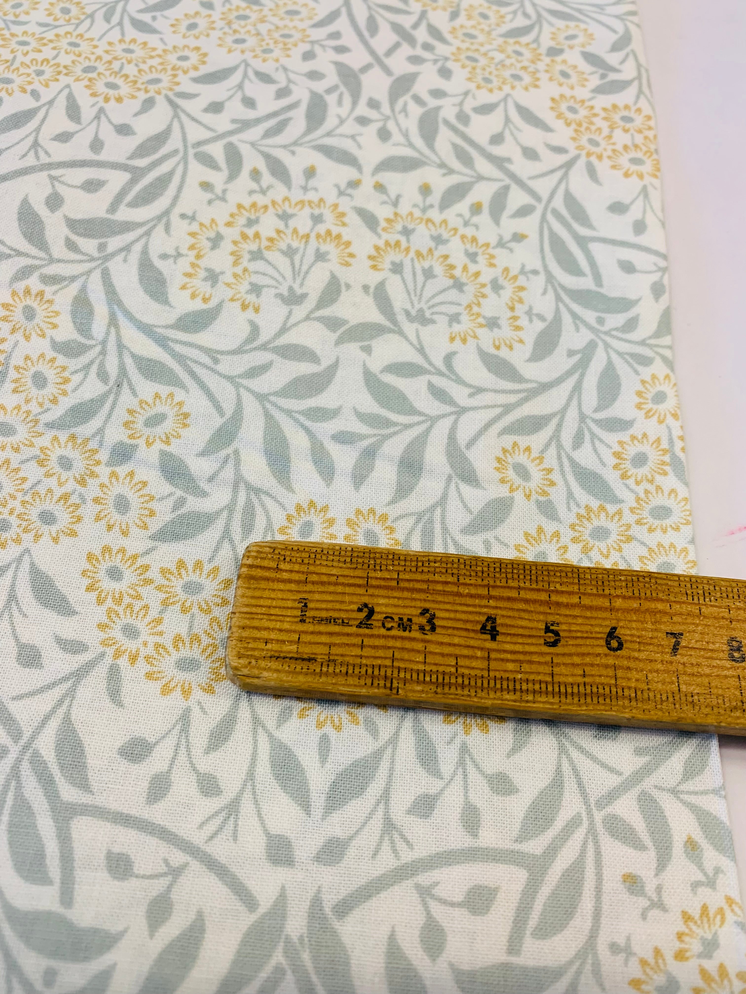 Morris & Co/ Michaelmas Daisy in Ivory