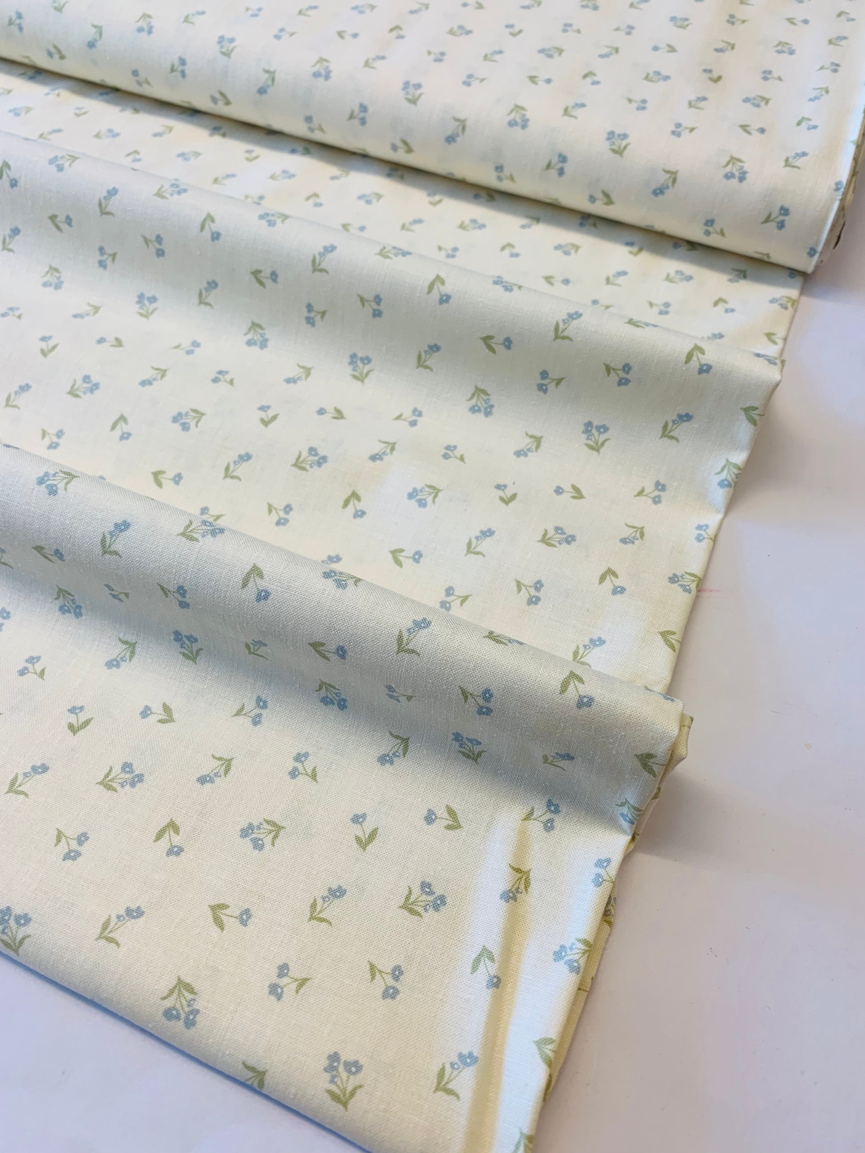 Moda/ Cottage Charm Scattered Floral Light Blue