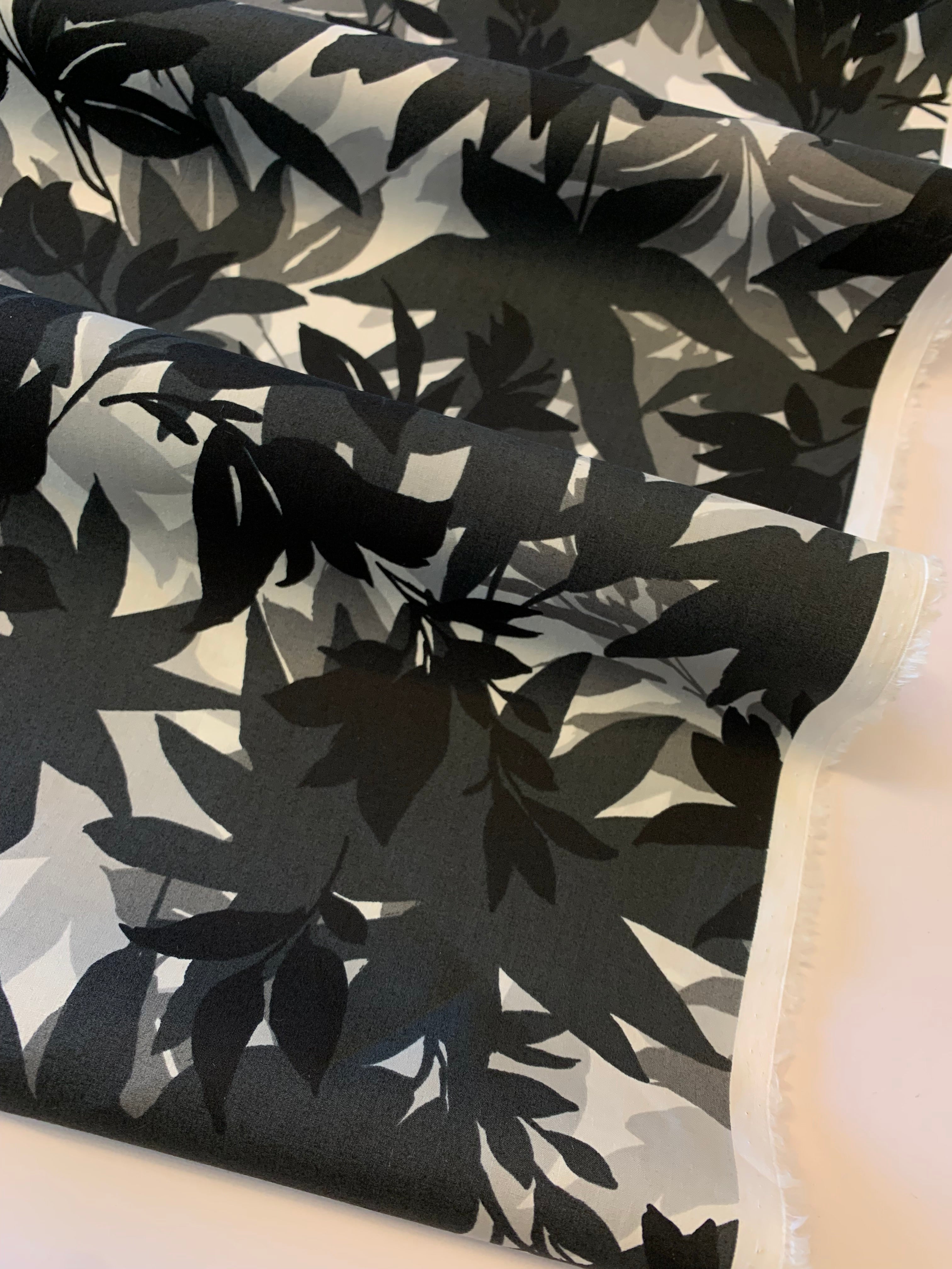 MIDNIGHT JUNGLE/ Cotton poplin print