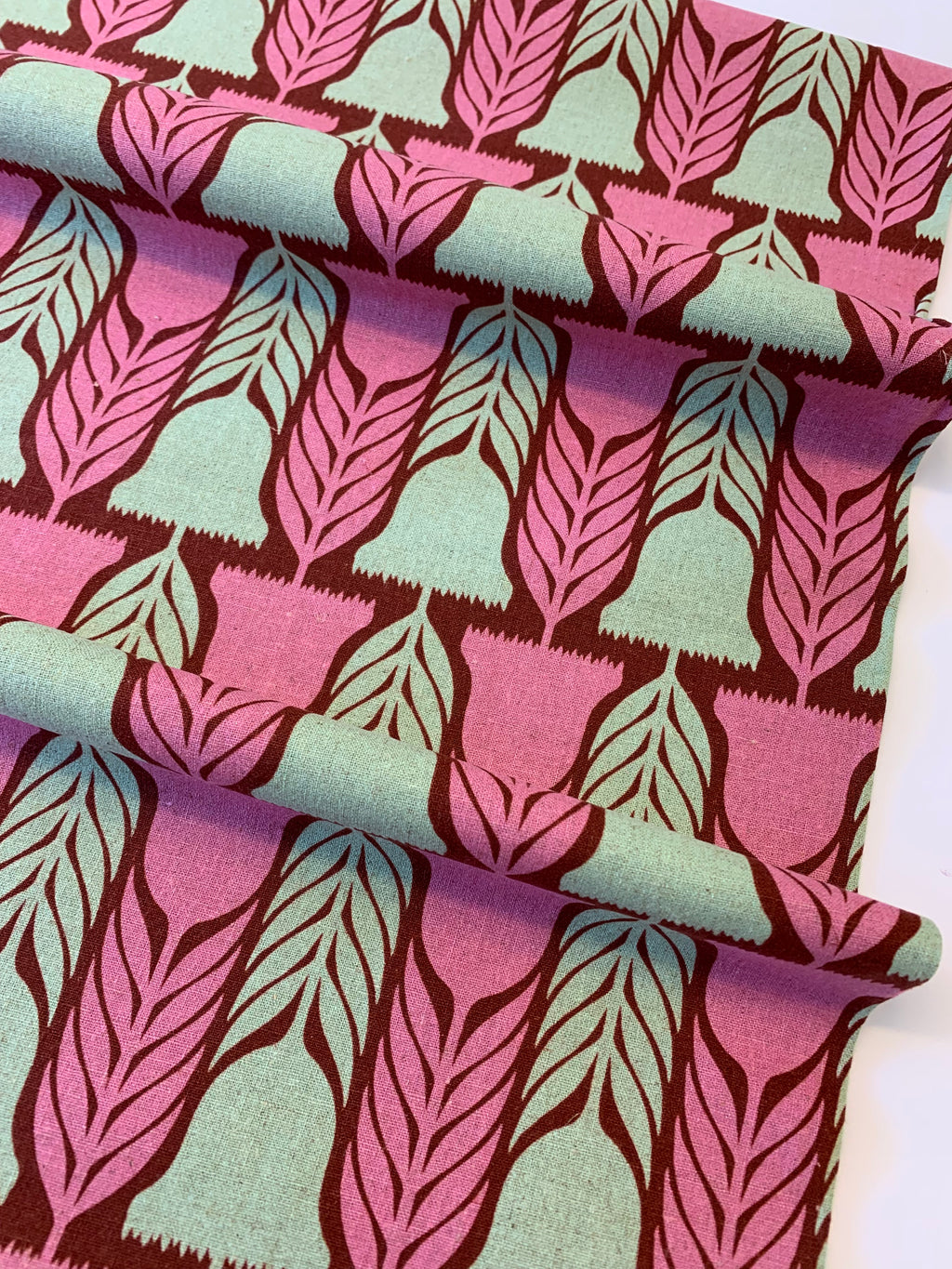 ANNA MARIA HORNER/ Silhouette Heritage Canvas