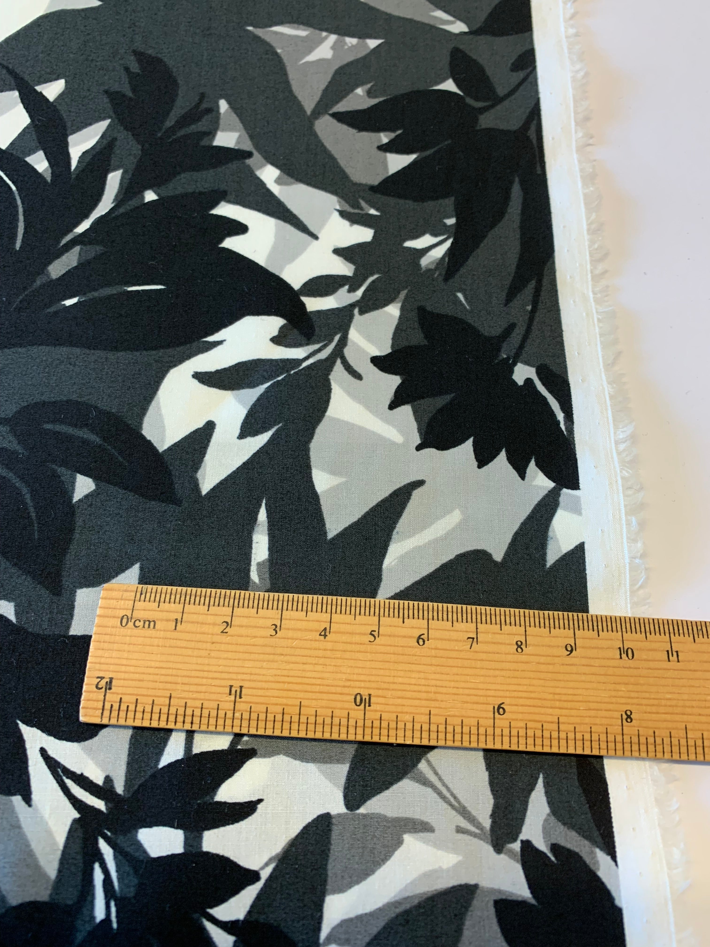 MIDNIGHT JUNGLE/ Cotton poplin print