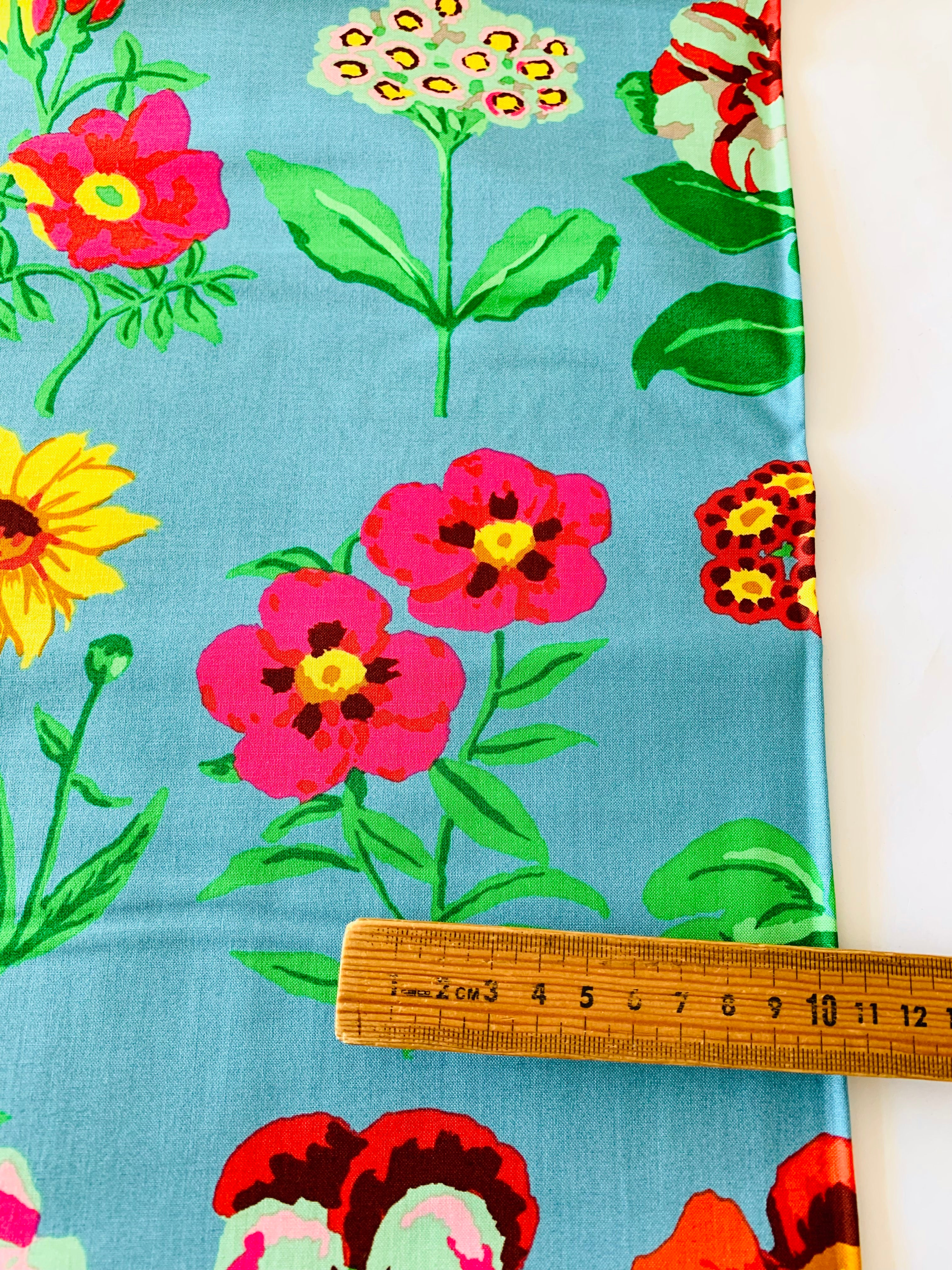 Kaffe Fassett Collective 2025/ Flower Studies in Blue