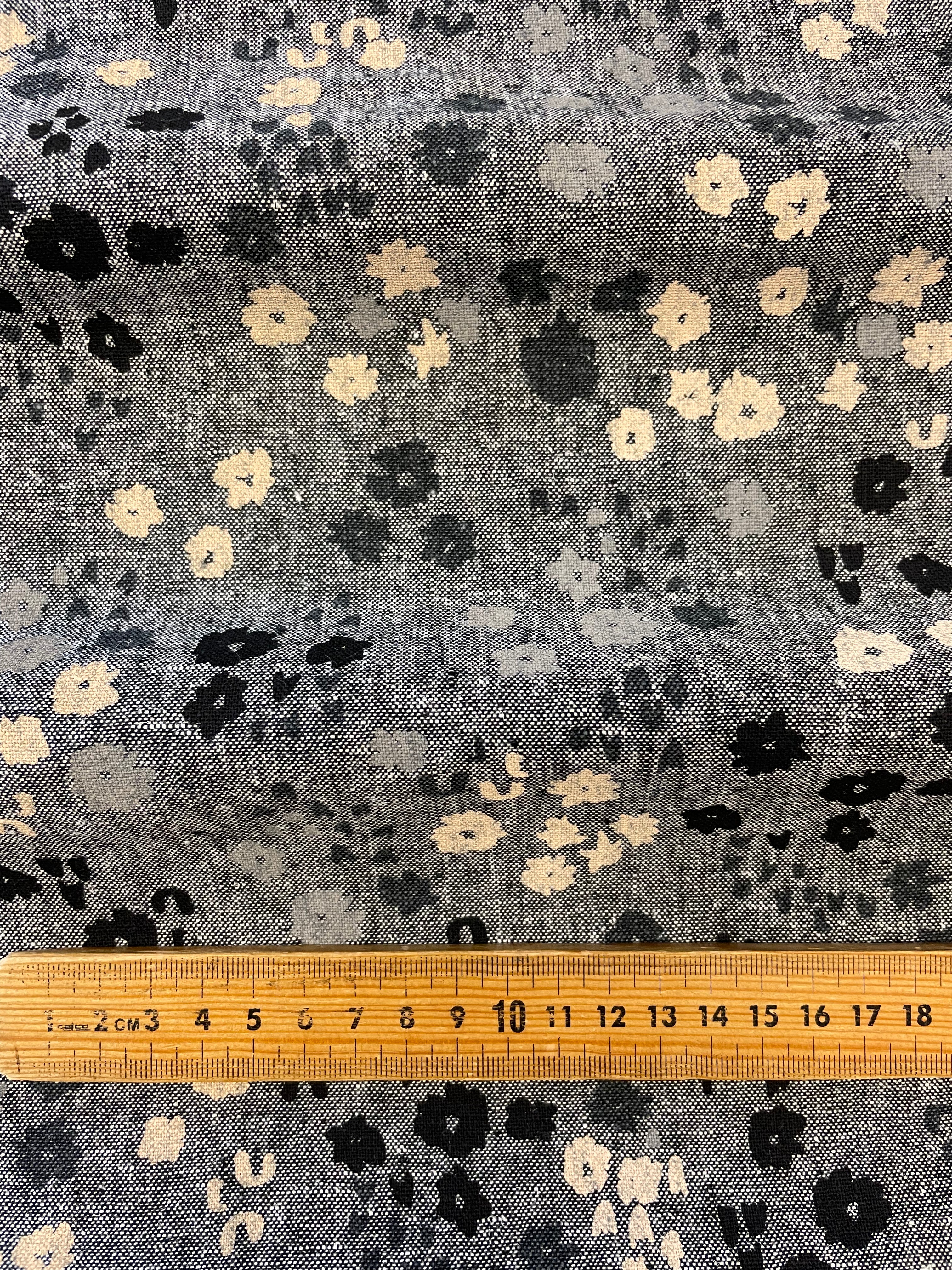 Robert Kaufman Linen Blend Canvas/ Riverbend Black Small Floral