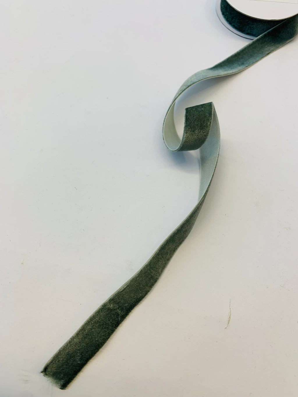 Velvet ribbon: 16mm x 2m