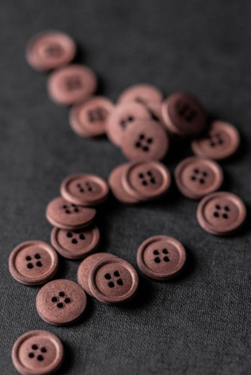 Merchant and Mills: Cotton Button 15mm- Oxblood
