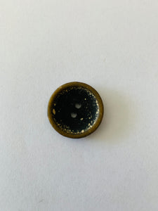 Brown buttons: 23mm