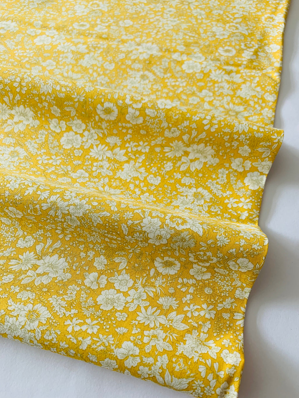 Liberty Cotton: Flower Show/ Emily Sihouette in yellow