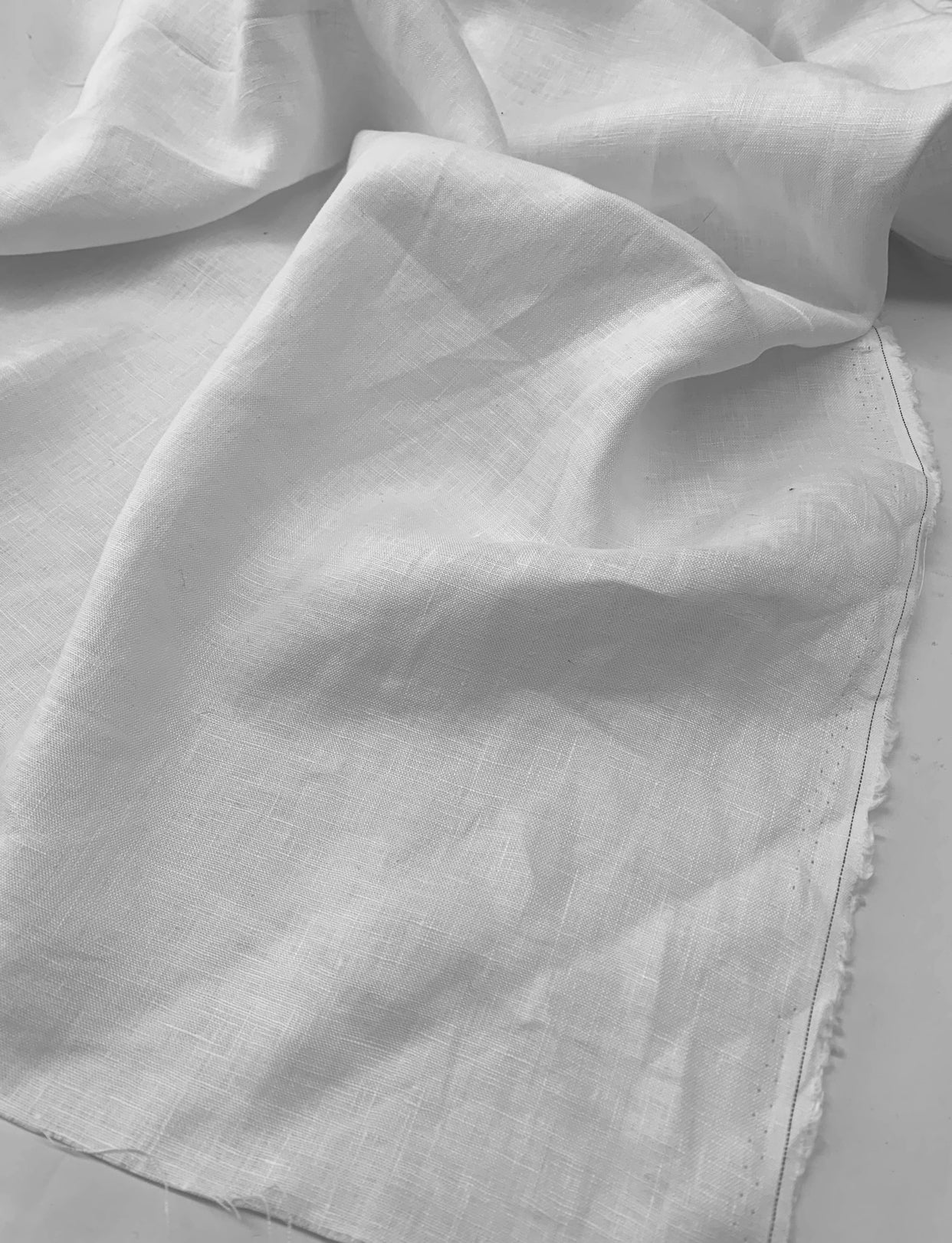 Heavy weight linen in white