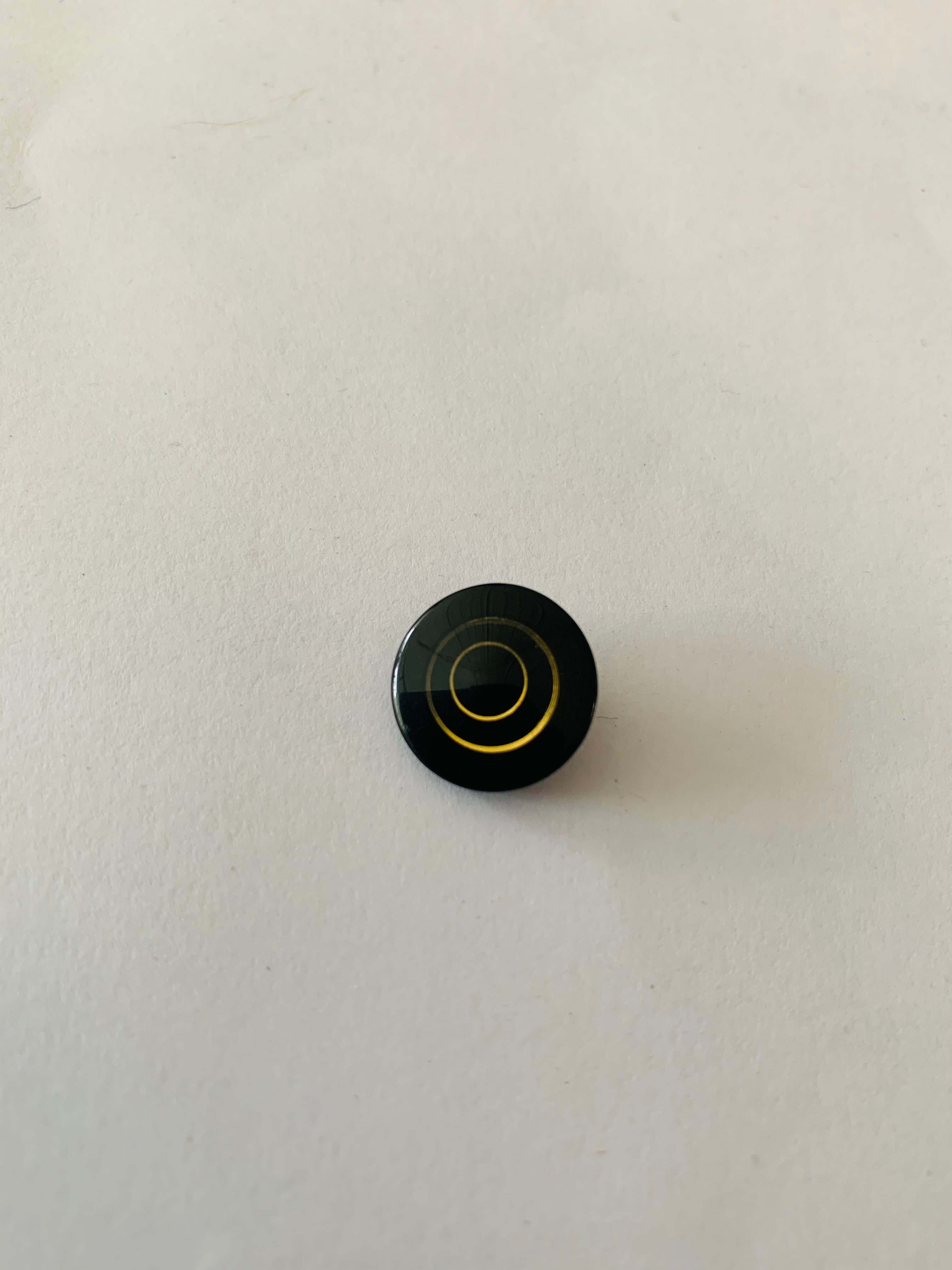 Black/gold buttons: 15mm