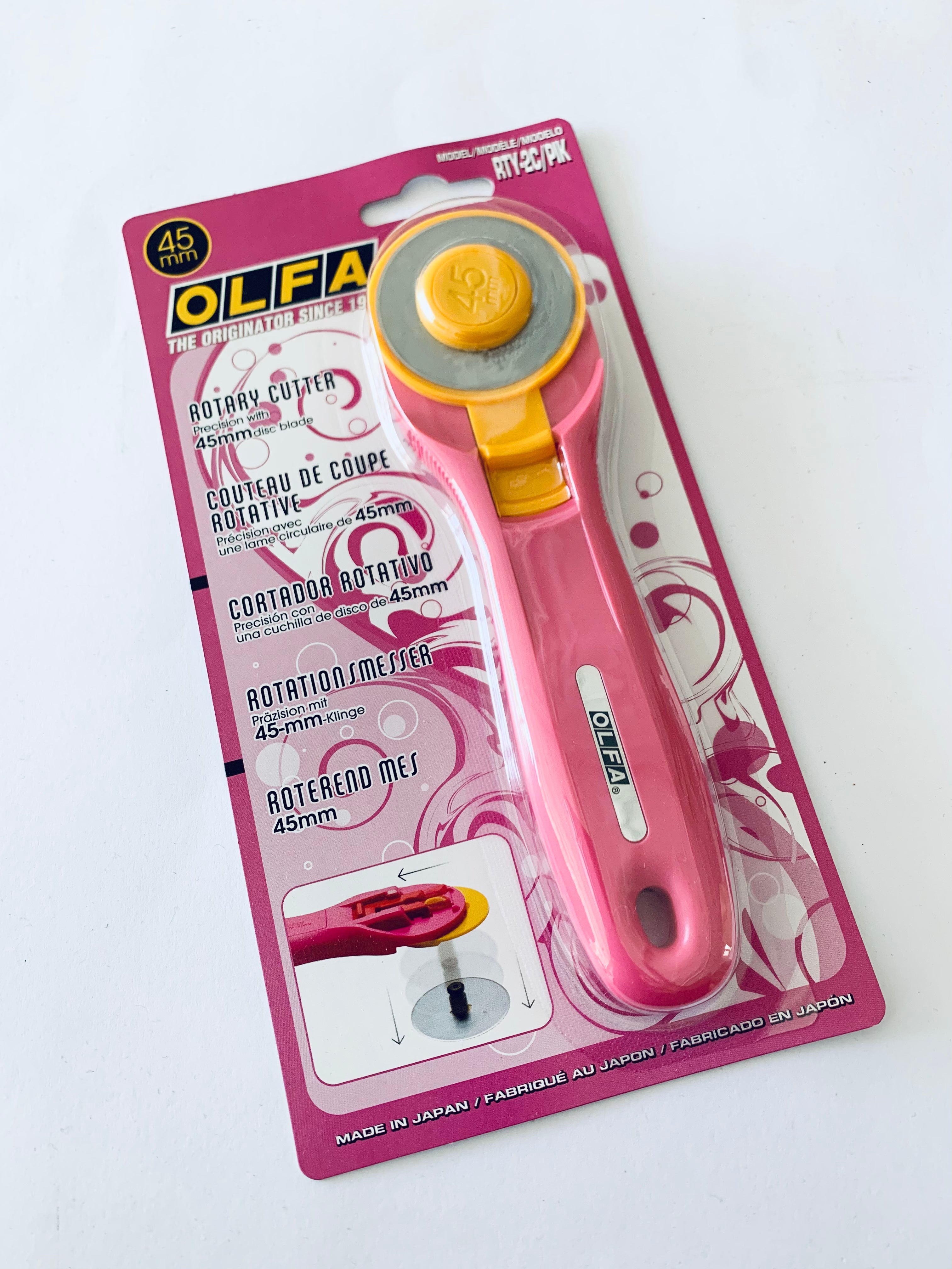Olfa Rotary Cutter Medium: Pink