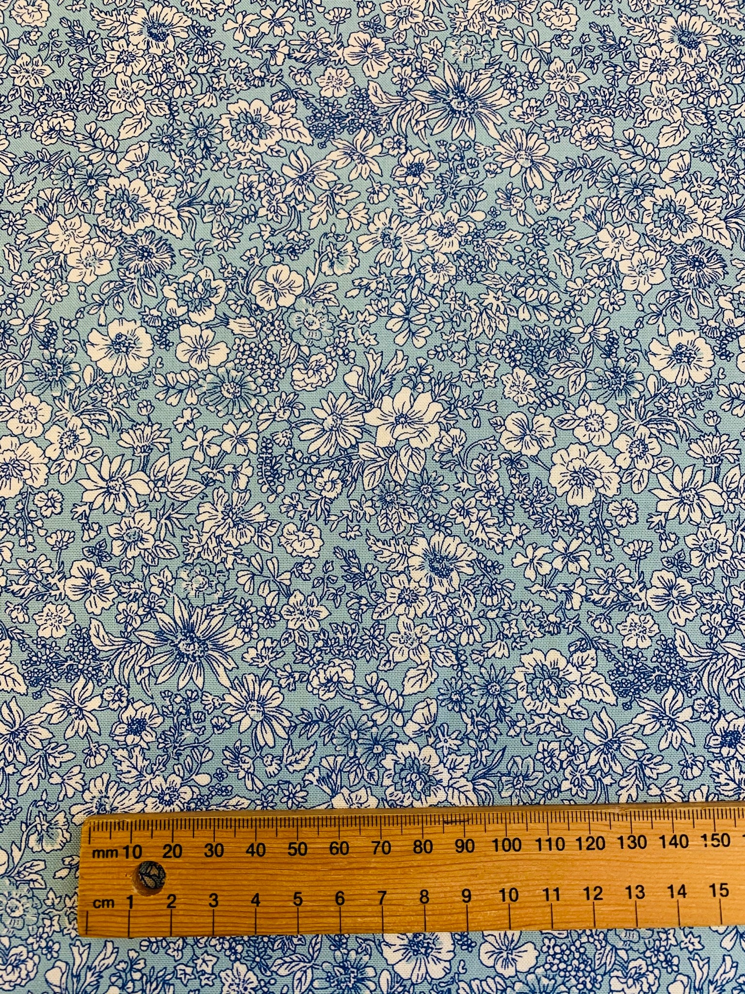 Liberty cotton: Emily Silhouette Flower BLUES