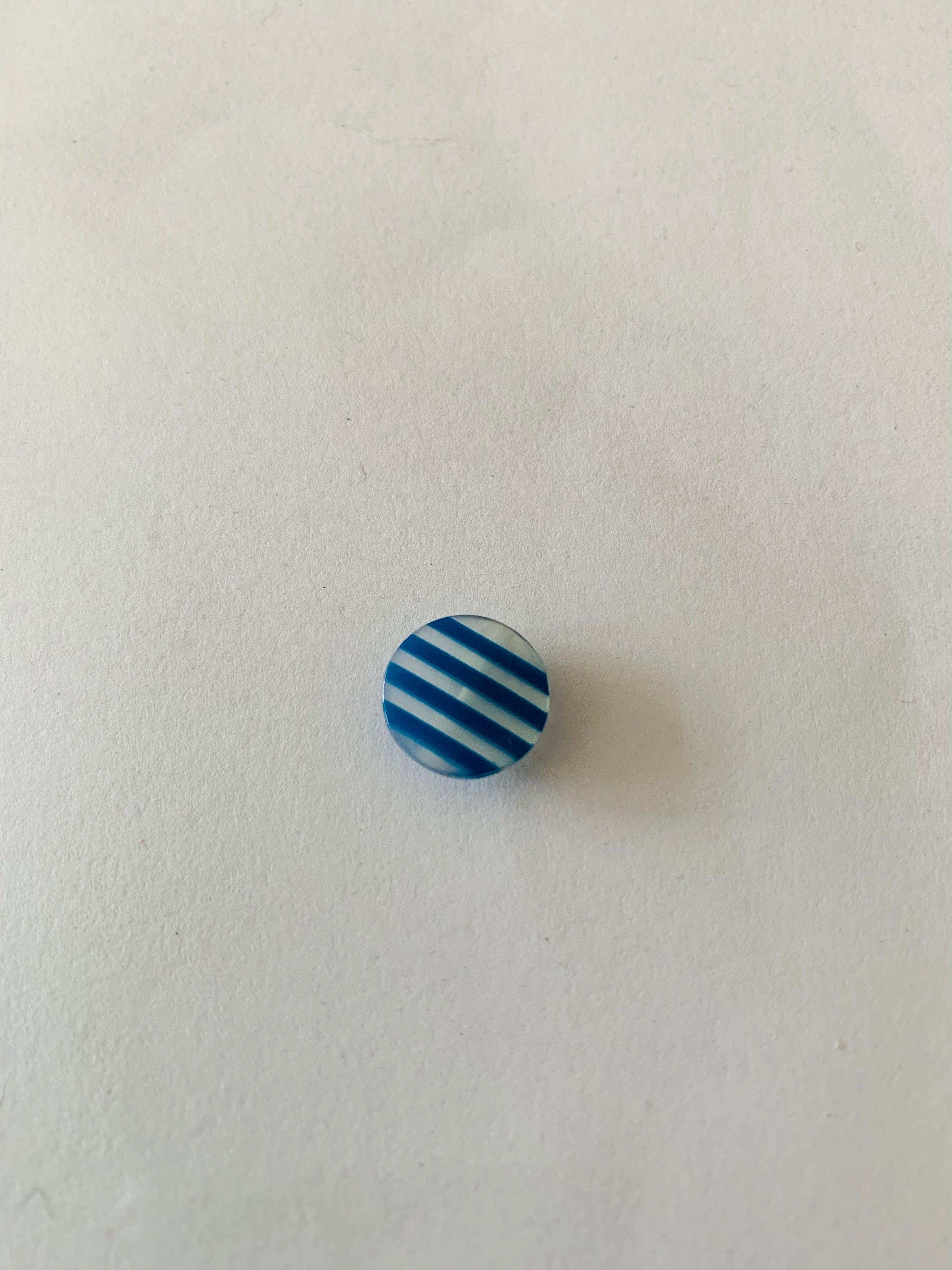 Blue striped buttons: 13mm