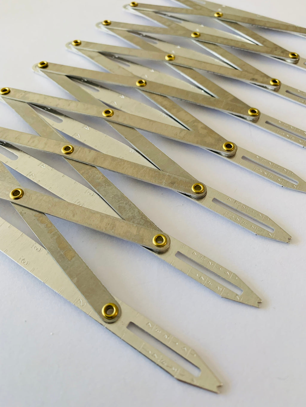 SimFlex: expanding sewing gauge