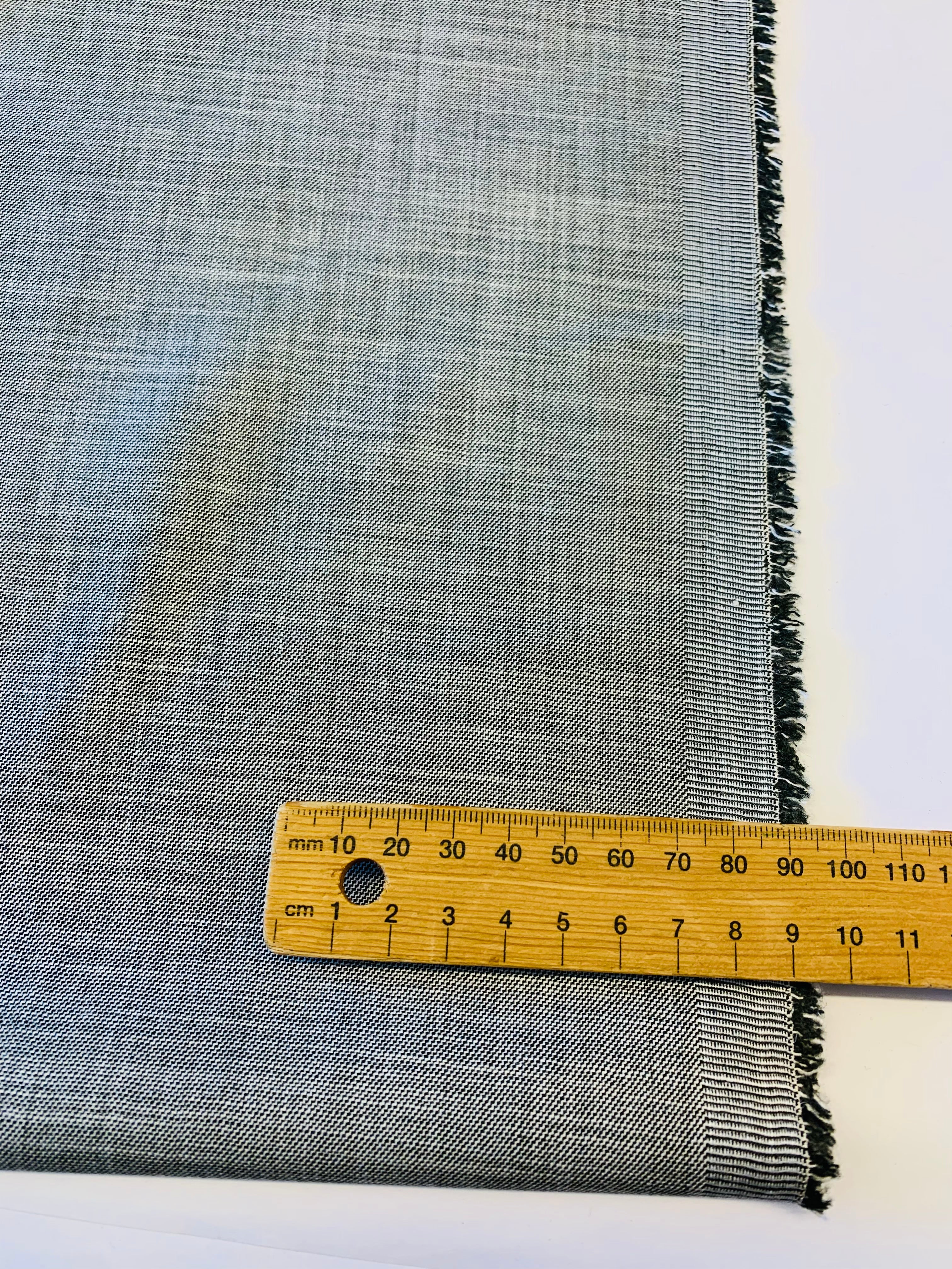 MAYFIELD: Two toned poly/viscose suiting