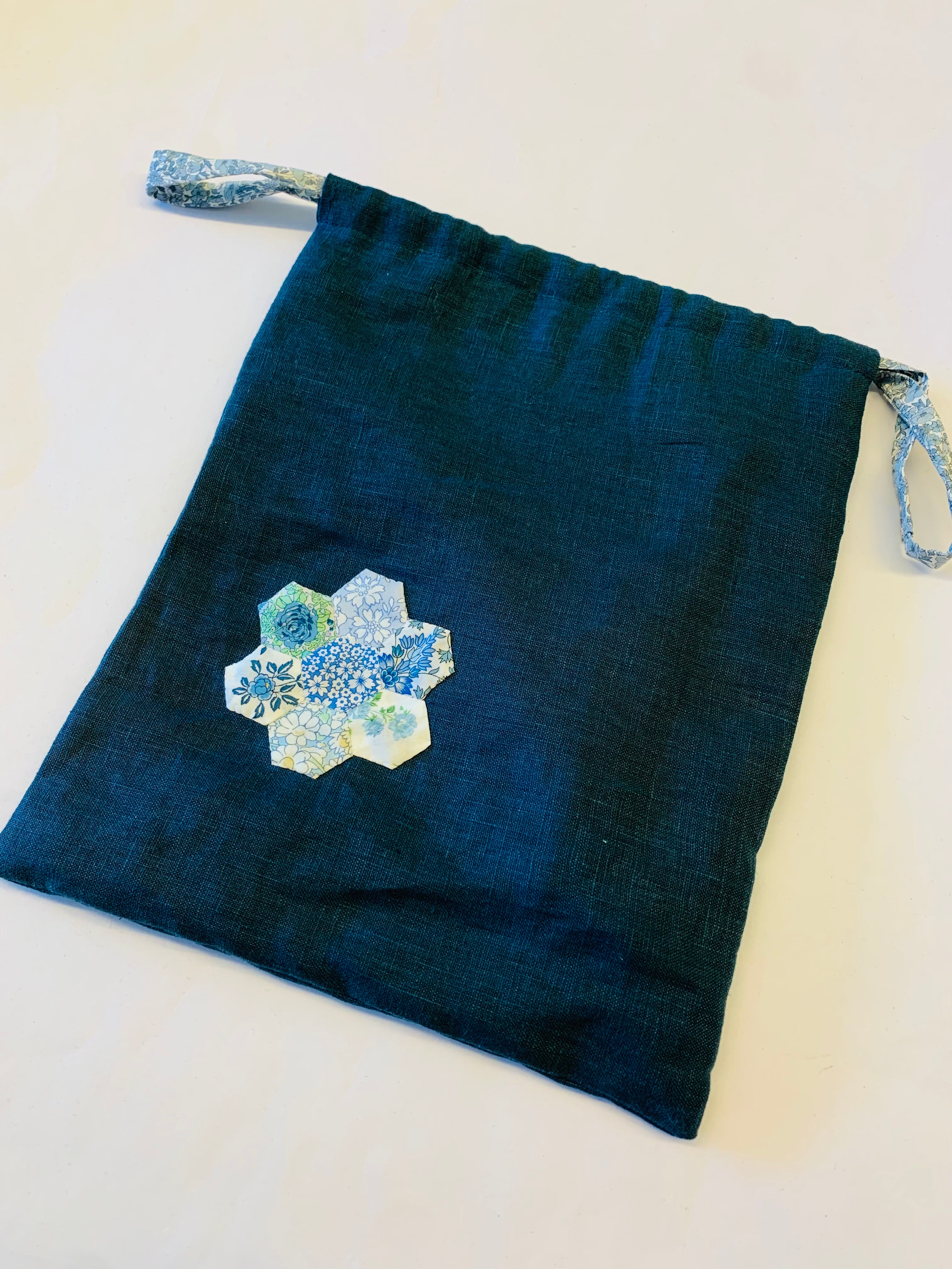 Linen drawstring bag with applique flower